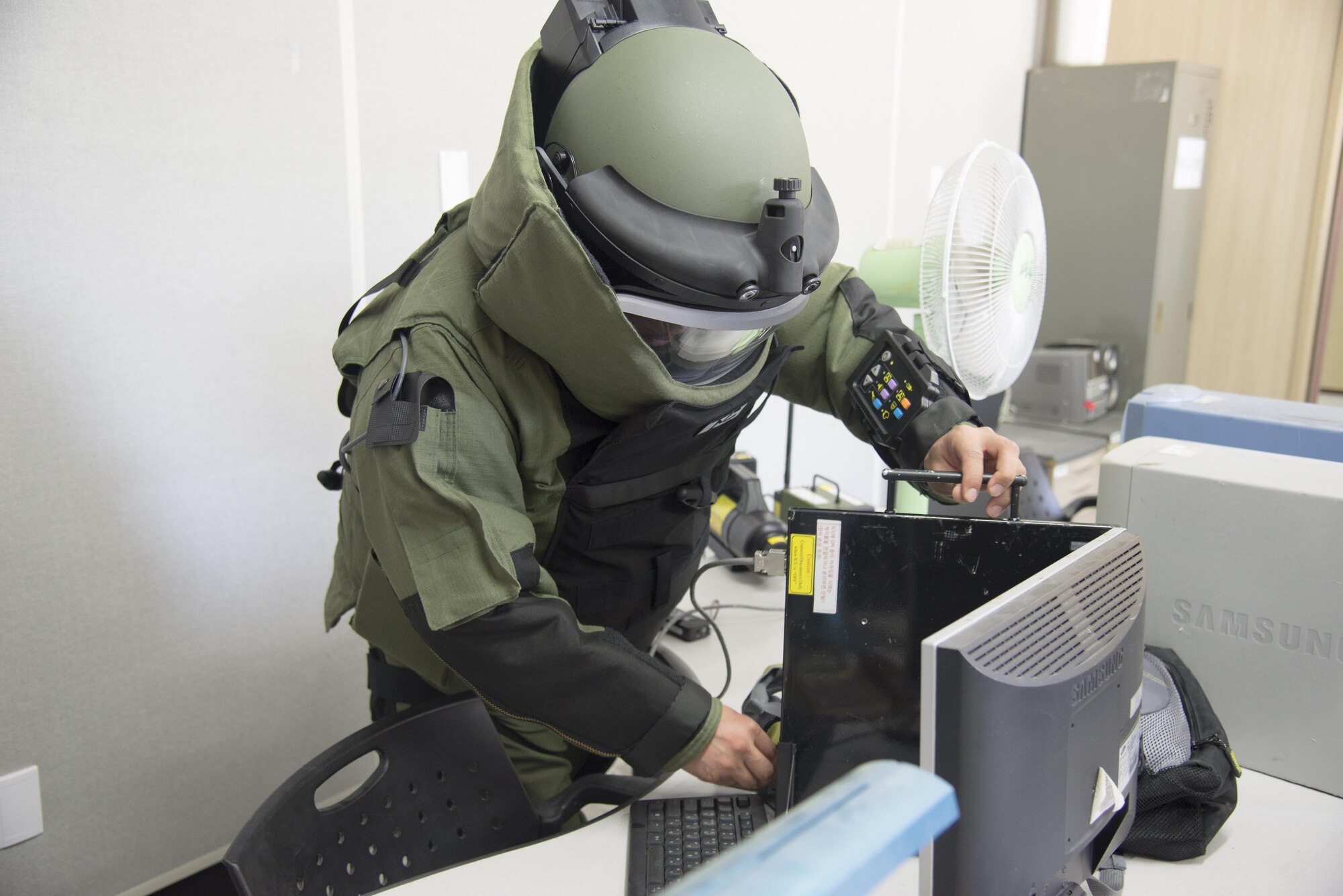 Republic of Korea navy Chief Petty Officer Bosung Kim, Under Water Demolition Team SEAL, sets up an X-ray on a mock improvised explosive device during Combined Joint IED Disposal Training, at the Air Force Education Training Command Base, Republic of Korea, May 18, 2016. U.S. Air Force Explosive ordnance technicians from the 51st Civil Engineer squadron built the mock IED to test the tactics and abilities of ROK EOD technicians. (U.S. Air Force photo by Staff Sgt. Jonathan Steffen/Released)