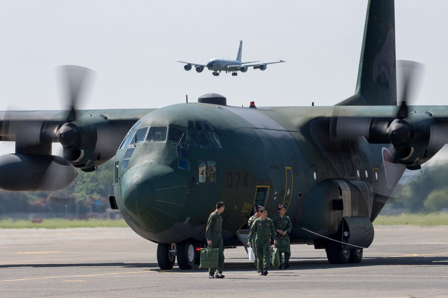 Japan Air Self-Defense members with the 401st Squadron get off a JASDF C-130 Hercules May 18, 2016 at Yokota Air Base, Japan. Members of the JASDF familiarized with Joint Air Drop Inspection procedures to ensure heavy equipment and high-velocity container delivery system loads. (U.S. Air Force photo by Yasuo Osakabe/Released)