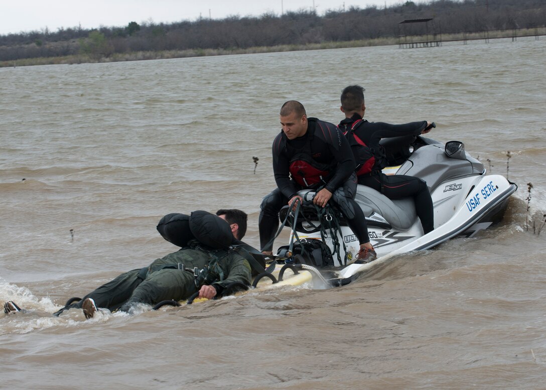 U.S. Air Force Tech. Sgt. David Noriega, 7th Operations Support Squadron Survival Evasion Resistance Escape specialist, conducts a water survival course training March 10, 2016, in Abilene, Texas. This course serves as refresher training for aircrew, simulating a situation in which they have been ejected from an aircraft and landed in open water. (U.S. Air Force photo by Airman 1st Class Katherine Miller/Released)