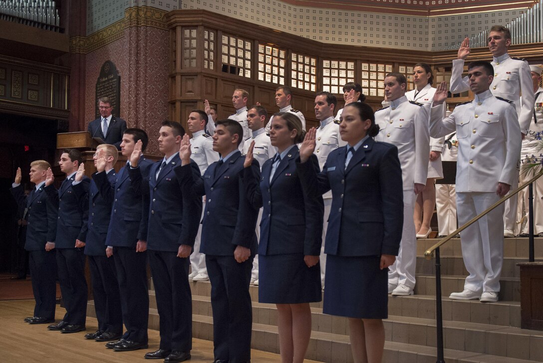 Defense Secretary Ash Carter administers the oath of office to Air Force and Navy ROTC students during a commissioning ceremony at Yale University in New Haven, Conn., May 23, 2016. DoD photo by Air Force Senior Master Sgt. Adrian Cadiz 
