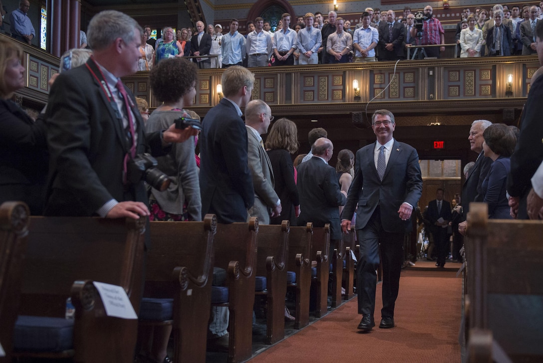 Defense Secretary Ash Carter receives a warm welcome as he arrives at the ROTC commissioning ceremony at Yale University in New Haven, Conn., May 23, 2016. DoD photo by Air Force Senior Master Sgt. Adrian Cadiz