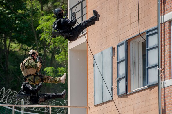 South Korean air force military police and an explosive ordnance disposal member rappel during a demonstration of managing improvised explosive devices during a mock terrorism situation at an IED training center on a South Korean Air Force Education Training Command base, South Korea, May 18, 2016. The demonstration was part of combined joint IED disposal training, which allowed U.S. and South Korean EOD technicians to come together to share tactics and techniques. (U.S. Air Force photo/Staff Sgt. Jonathan Steffen) 