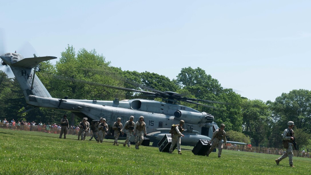 Marines with the 24th Marine Expeditionary Unit arrive from a CH-53E Super Stallion during Military Day as part of Fleet Week at Eisenhower Park in East Meadow, New York, May 28, 2016. The Marines and sailors are visiting to interact with the public, demonstrate capabilities and teach the people of New York about America’s sea services.