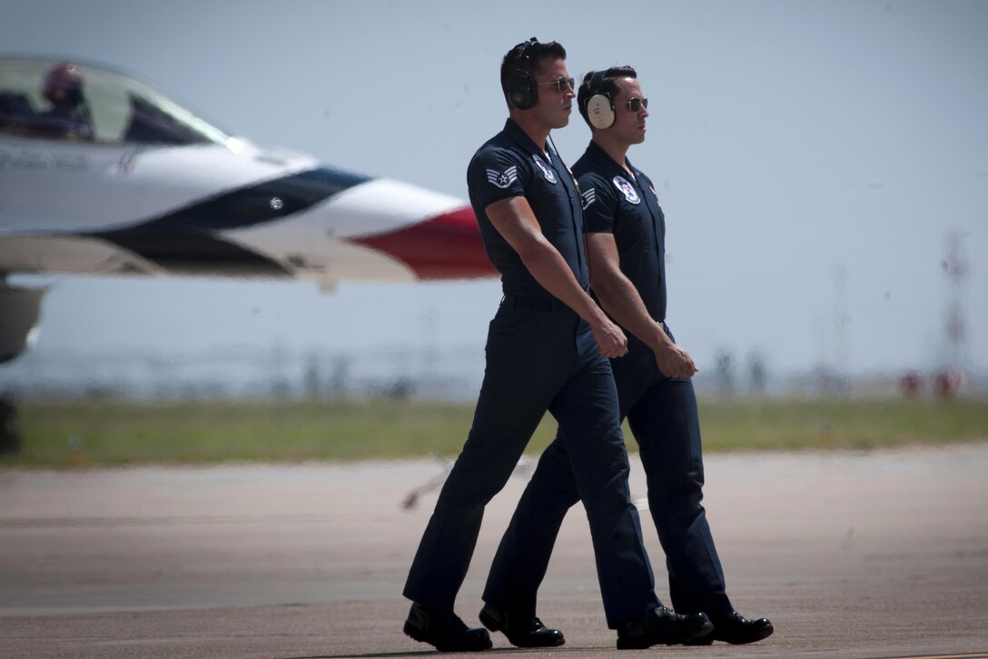 Maintenance professionals with the Thunderbirds, the Air Force’s air demonstration squadron, perform a ground ceremony during the 2016 Cannon Air Show at Cannon Air Force Base, N.M., May 28, 2016. Air Force photo by Tech. Sgt. Manuel J. Martinez