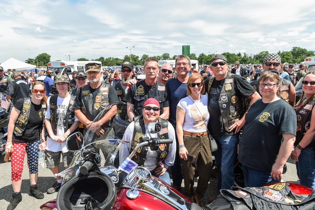 Defense Secretary Ash Carter poses with participants of the Rolling Thunder motorcycle ride at the Pentagon, May 29, 2016. DoD photo by Army Sgt. 1st Class Clydell Kinchen