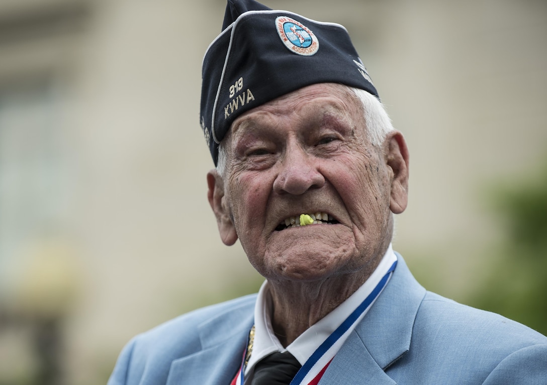 Bill Scott, member of the 40th Division Korean War Veterans, jokes around with the crowd while riding along Constitution Avenue in the 2016 National Memorial Day Parade in Washington, D.C., May 30. (U.S. Army photo by Master Sgt. Michel Sauret)