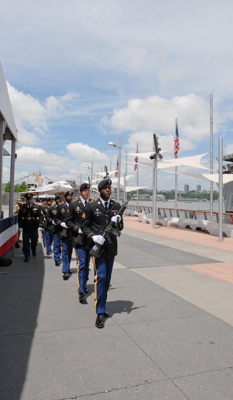 U.S. Army Reserve Soldiers served as part of the 99th Regional Support Command’s Rifle Team May 30 during the Memorial Day ceremony at the Intrepid Sea, Air & Space Museum in Manhattan. The team provided a 21-gun salute in honor of all those service members who have given their lives in service to the United States of America.