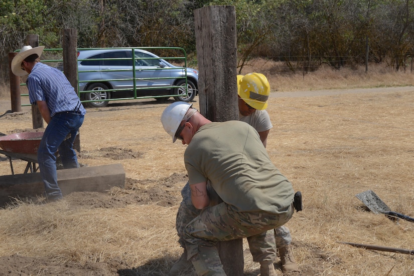 Pvt. Rhoen Barnes and Sgt. Timothy Augustine help install a fence in  
Kaweah Oaks Preserve at Exeter, California, Monday, May 23, 2016. (U.S. Army Photo by Sgt. Alfonso Corral from the 318th Press Camp Headquarters)