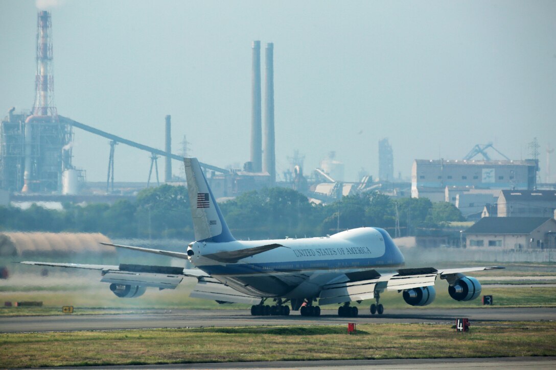 Air Force One lands at Marine Corps Air Station Iwakuni, Japan, May 27, 2016. President Barack Obama visited MCAS Iwakuni and spoke with service members and their families after the Ise-Shima Group of Seven Summit meeting. The G7 Summit is a meeting of the leaders of the G7 countries which include: Japan, the United States, the United Kingdom, France, Germany, Italy, and Canada. (U.S. Marine Corps photo by Lance Cpl. Donato Maffin/Released)
