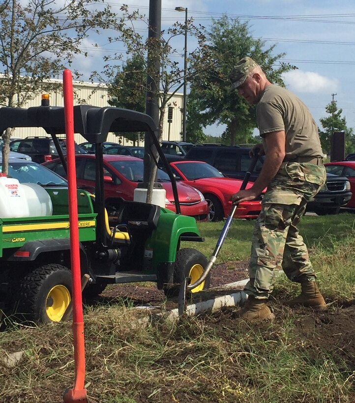 Lt. Col. Alan Simpkins prepares the garden beds for planting on National Public Lands Day at U.S. Army Reserve Command. (Photo by Jonelle Kimbrough)