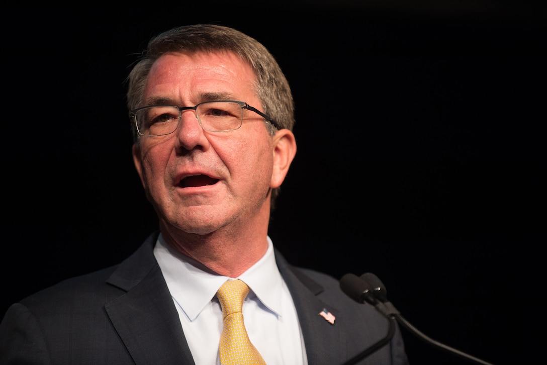 Defense Secretary Ash Carter speaks at the annual Stand Up for Heroes event at Madison Square Garden in New York City, Nov. 1, 2016. DoD photo by Army Sgt. Amber I. Smith