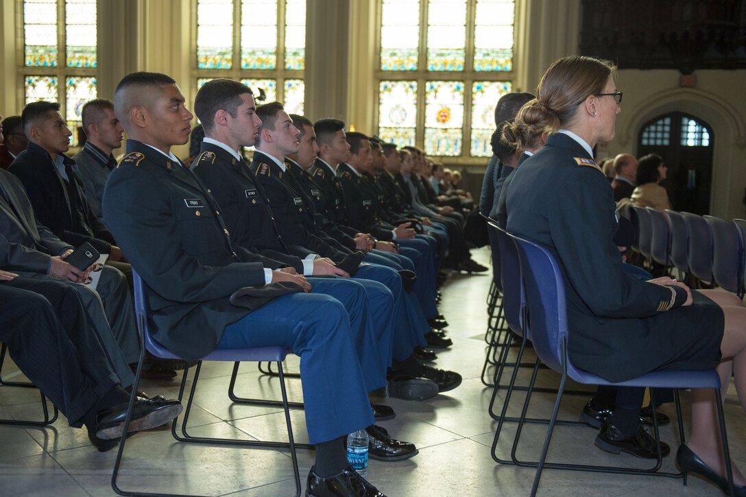ROTC members listen as Defense Secretary Ash Carter makes remarks on the Force of the Future at The City College of New York, Nov. 1, 2016. DoD photo by Army Sgt. Amber I. Smith
