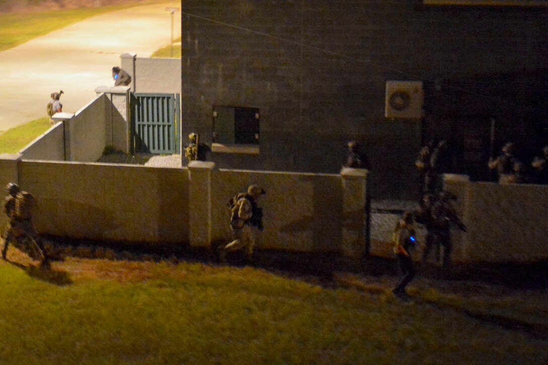 Marines assigned to the Marine Corps Special Operations Command infiltrate a building during a simulated attack during Southern Strike 17 at Camp Shelby Joint Forces Training Center, Miss., Nov. 2, 2016. Air Force photo by Staff. Sgt. Michael Battles