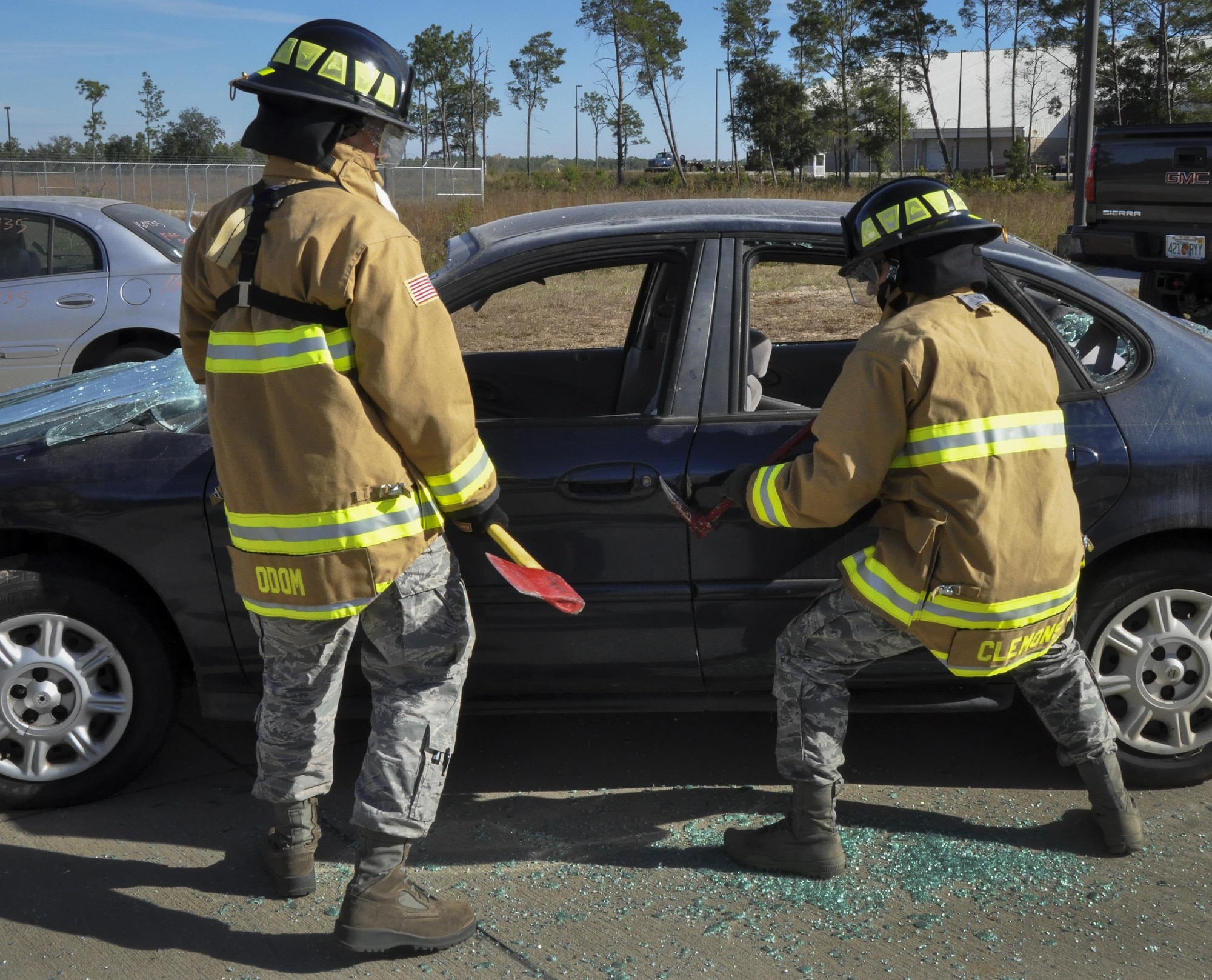 A 919th Special Operations Wing firefighter uses a pry bar to try to open a door during a car extraction training exercise at Duke Field, Fla., Nov. 6. The wing’s firefighters took part in the exercise to meet their bi-annual training requirement.  (U.S. Air Force photo/Dan Neely) 