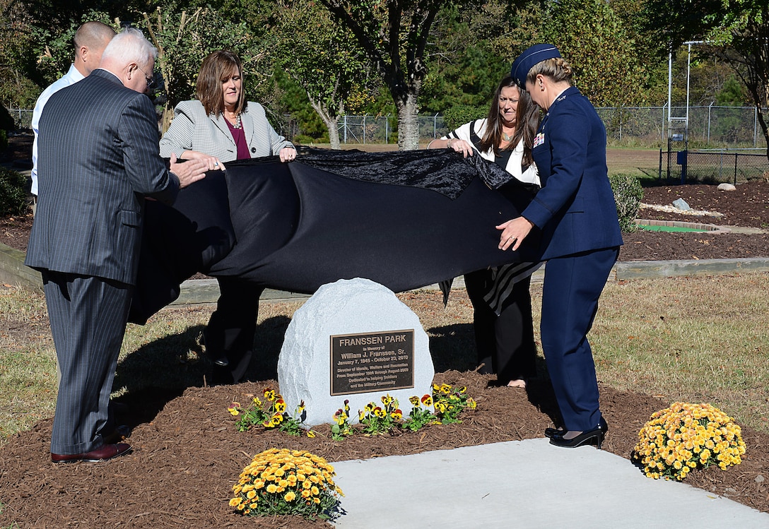 Retired U.S. Army Maj. Gen. David Whaley, Eustis Civil Leaders Association co-chair, William J. Franssen Sr.’s three children and U.S. Air Force Col. Caroline Miller, 633rd Air Base Wing commander, unveil a memorial for Franssen during a ceremony at Joint Base Langley-Eustis, Va., Nov. 8, 2016. The ceremony included guest speakers who worked with Franssen on Morale, Welfare and Recreation programs. (U.S. Air Force photo by Staff Sgt. Teresa J. Cleveland)