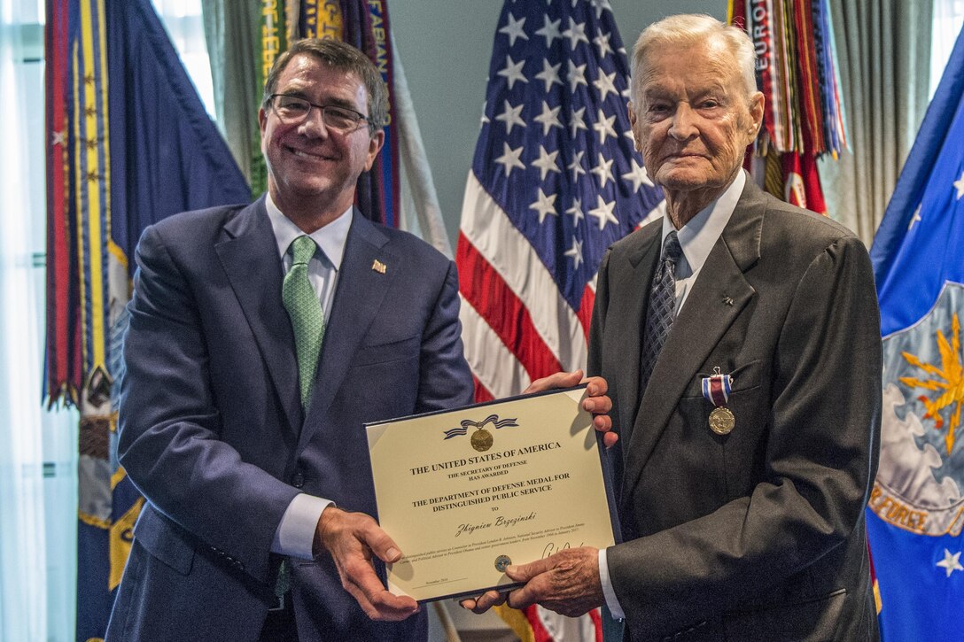 Defense Secretary Ash Carter presents the Department of Defense Medal for Distinguished Public Service to Zbigniew Brzezinski during a ceremony at the Pentagon, Nov. 10. 2016. Brzezinski is a counselor and trustee at the Center for Strategic and International Studies. DoD photo by Air Force Tech. Sgt. Brigitte N. Brantley
