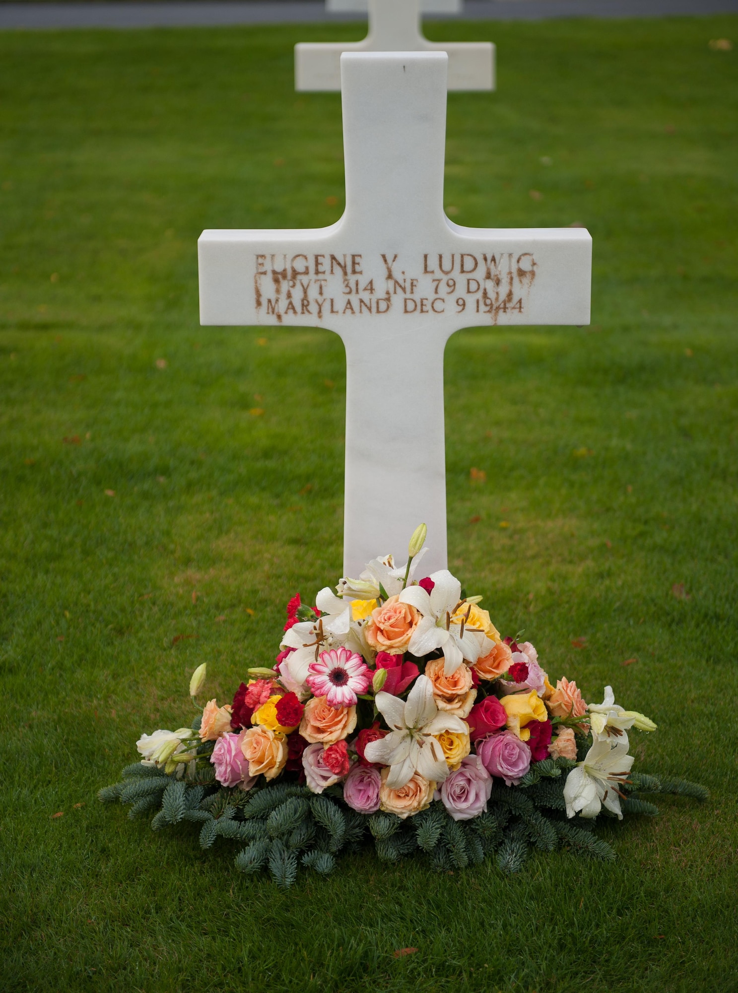 Flowers lay next to a deceased war veteran’s gravestone at the Lorraine American Cemetery Nov. 11, 2016, at St. Avold, France. Veterans Day is observed annually on November 11 and commemorates military veterans who currently serve or have served the U.S. armed forces, including those who gave the ultimate sacrifice. According to the DoD and Veterans Administration, since World War I, approximately 624,000 U.S. servicemembers have been killed in action battling in wars and conflicts. The Lorraine American Cemetery contains the buried remains of over 10,000 of them. It is the largest burial site of U.S. servicemembers in Europe. (U.S. Air Force photo by Airman 1st Class Lane T. Plummer)