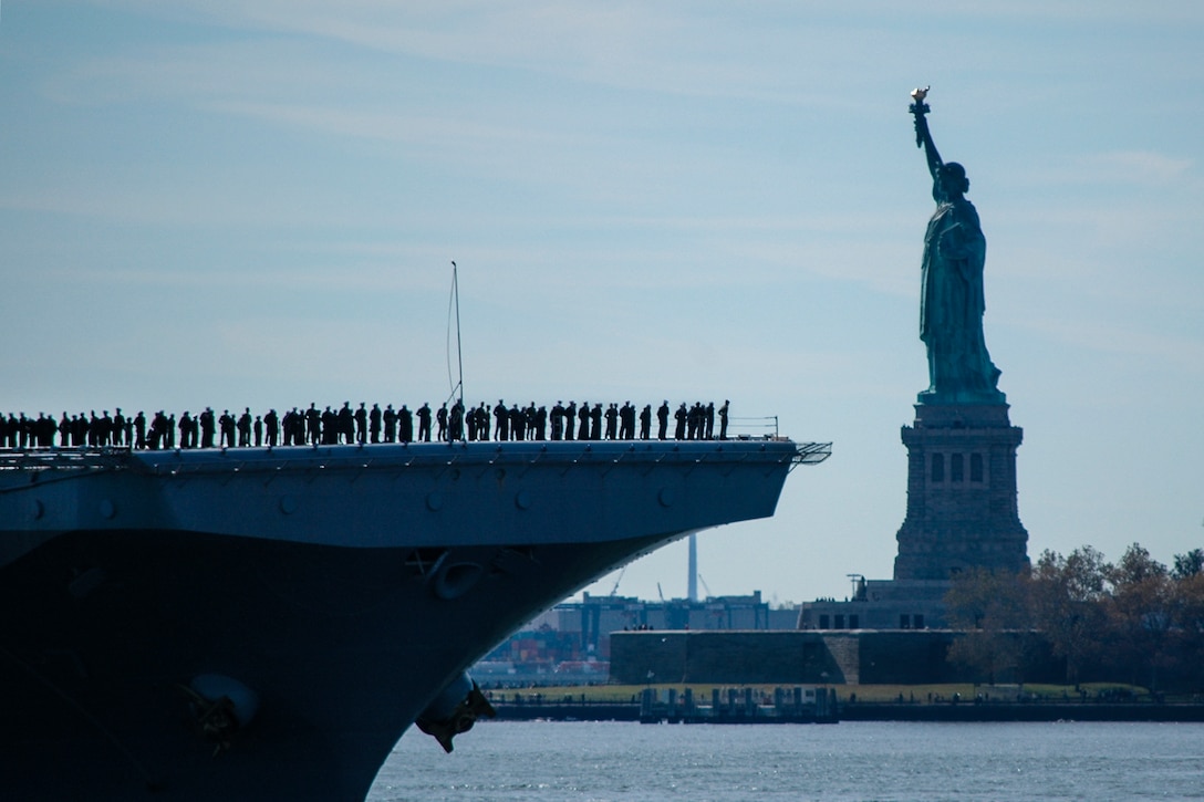 The USS Iwo Jima sails past the Statue of Liberty as it enters New York Harbor, Nov. 10, 2016, before Veterans Week NYC 2016, which honors the service of all U.S. veterans. About 1,000 sailors and more than 100 Marines from the ship plan to participate in events throughout the city, including the Veterans Day parade. Navy photo by Petty Officer 2nd Class Carla Giglio