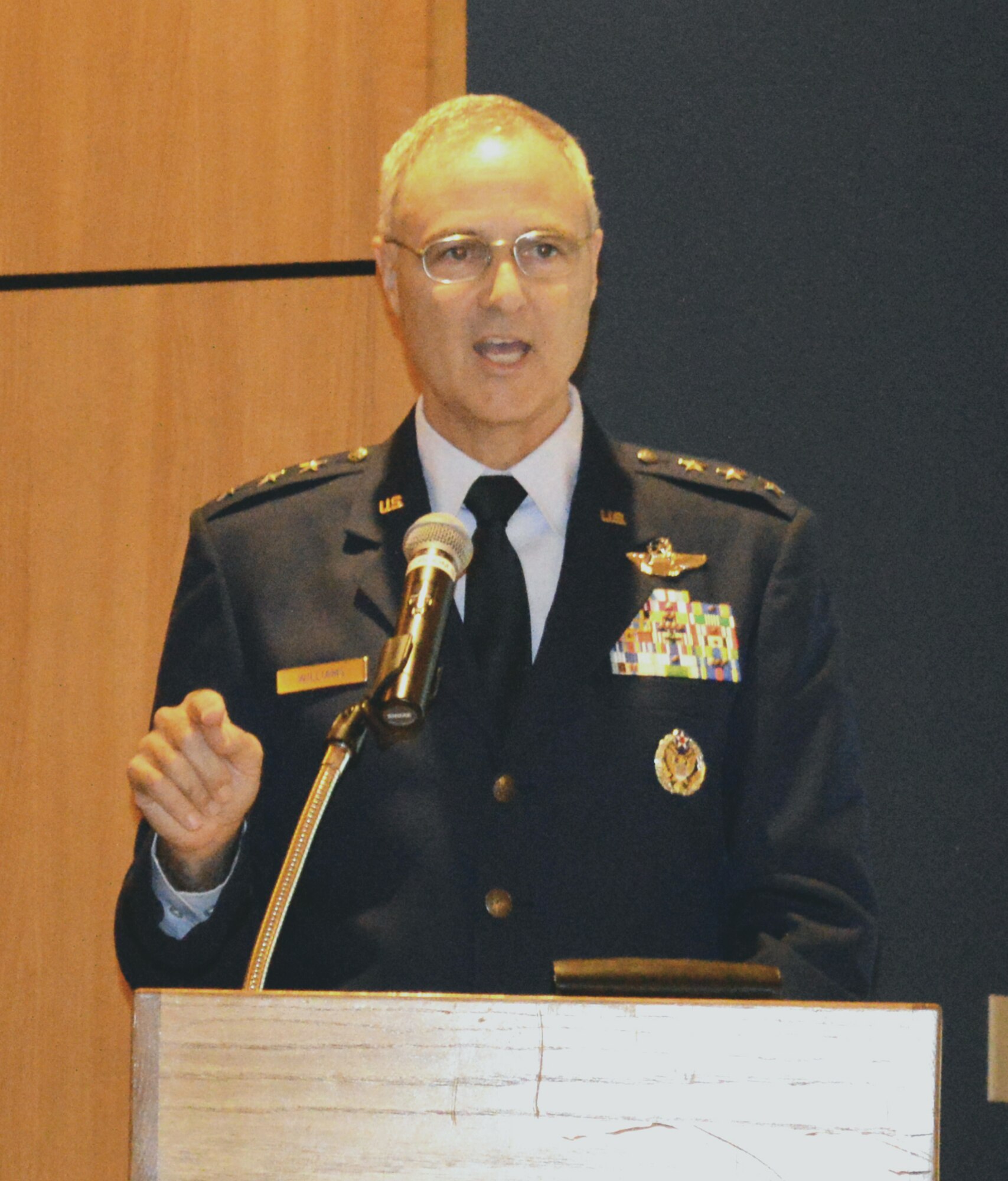 U.S. Air Force Lt. Gen. Scott Williams, Continental U.S. North American Aerospace Defense Command Region and 1st Air Force (Air Forces Northern) Commander, discusses his primary focus areas during his first Commander’s Call since he took command in July. (U.S. Air Force photo by Maj. Kat Andrews)