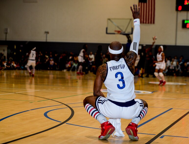 A Harlem Globetrotters’ team member calls for the ball during a game at Ramstein Air Base, Germany, Nov. 10, 2016. The basketball exhibition team combines elements of sports, theater, and comedy to produce entertaining shows for its audiences. (U.S. Air Force photo by Airman 1st Class Joshua Magbanua)