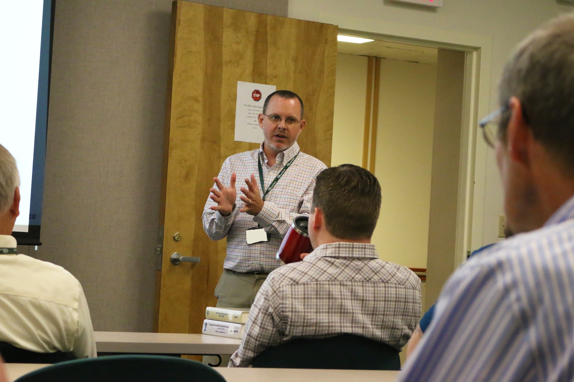 AEDC analyst Jason Klepper speaks to several colleagues about dynamic inlet simulation demonstration for airframe-propulsion integration during the Technical Excellence Seminar at AEDC on Oct. 20. (U.S. Air Force photo/Holly Peterson)