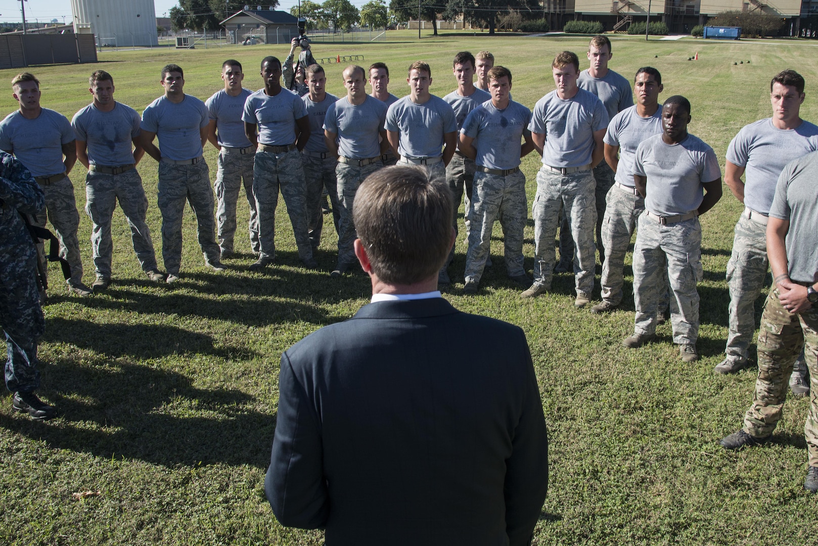 Defense Secretary Ash Carter speaks to U.S. Air Force battlefield airman trainees during his visit to Joint Base San Antonio-Lackland, Nov. 16, 2016.  Carter is on a four-day trip focusing on the readiness of the nation’s force and the effectiveness of the warfighter’s training and equipment.  (U.S. Air Force photo by Sean M. Worrell/Not Released)