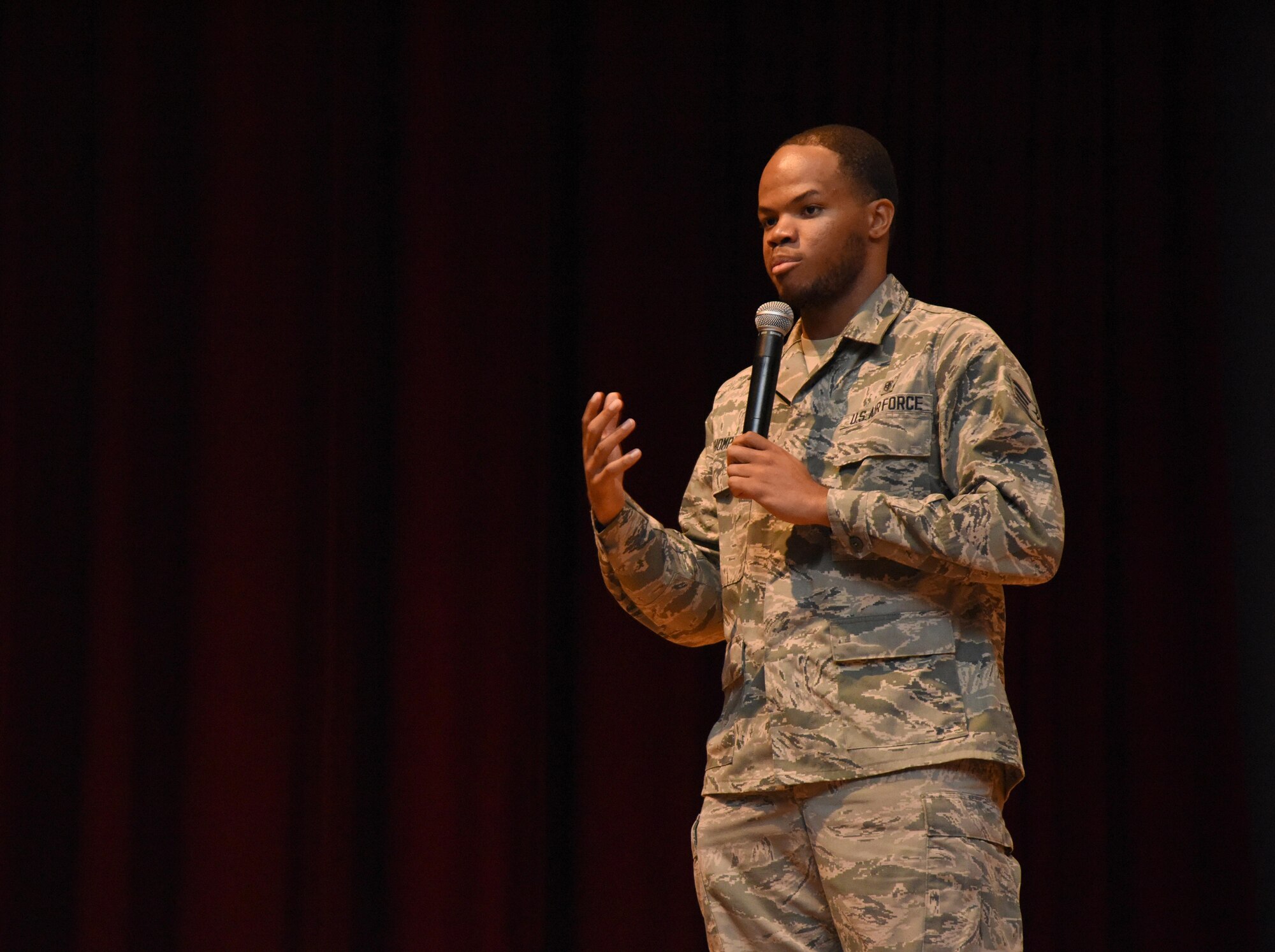 Senior Airman Rashawn Thompson, 81st Medical Operations Squadron mental health technician, shares his story about overcoming an injury and being resilient during a Storytellers event at the Welch Theater Nov. 16, 2016, on Keesler Air Force Base, Miss. The event, consisting of three speakers, was one of several events held throughout Dragon Week, which focuses on resiliency and teambuilding initiatives across the base. (U.S. Air Force photo by Kemberly Groue/Released)