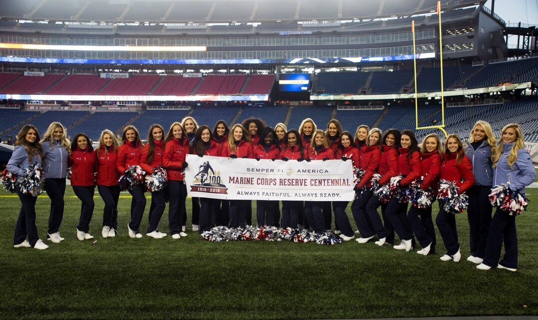 Seattle Seahawks cheerleader is a first lieutenant in U.S. Air Force