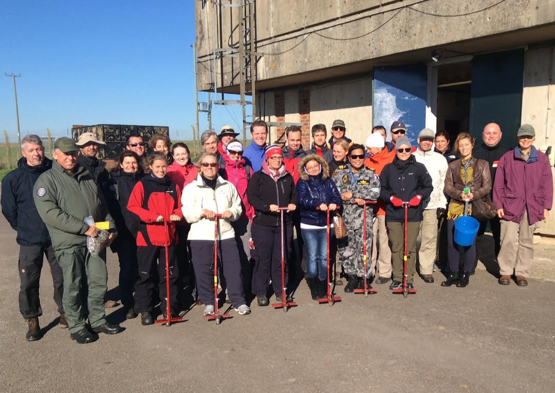 The International Sampling Corps: A group of approximately 35 individuals representing 17 countries – which included 24 students from 16 countries – and the director of the NATO Science and Technology Organization’s Collaborative Support Office.