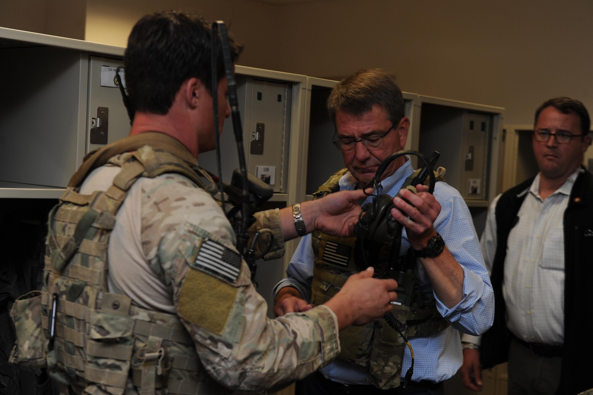 0078 – Secretary of Defense Ash Carter receives flight equipment and a brief from a Special Tactics Airman before his flight on a CV-22 Osprey during a visit to Hurlburt Field, Fla., Nov. 17, 2016. During his flight, Carter experienced a tiltrotor air-to-air refueling with an MC-130H Combat Talon II assigned to the 15th SOS. During his time at Hurlburt Field, he also visited with Air Force Special Operations Command Air Commandos and participated in a Joint Assault Force with Special Tactics teams. (U.S. Air Force photo by Staff Sgt. Kentavist Brackin)