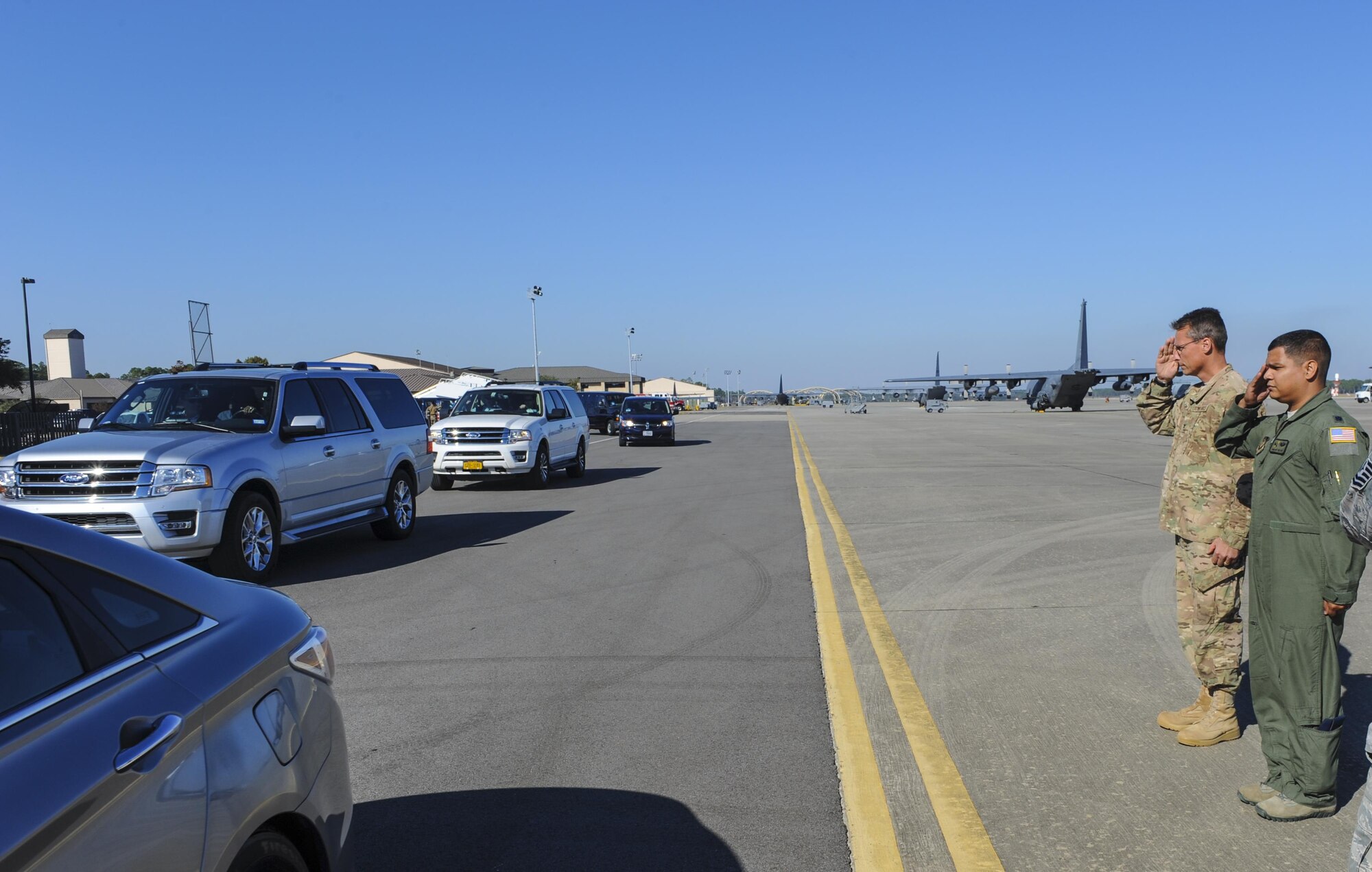 Personnel with the 1st Special Operations Wing render a salute to Secretary of Defense Ash Carter’s motorcade on the flightline at Hurlburt Field, Fla., Nov. 17, 2016. Carter visited with Air Force Special Operations Command Air Commandos, participated in a Joint Assault Force with Special Tactics teams and flew on a CV-22 during his visit to Hurlburt Field, Fla. (U.S. Air Force photo by Staff Sgt. Kentavist Brackin)