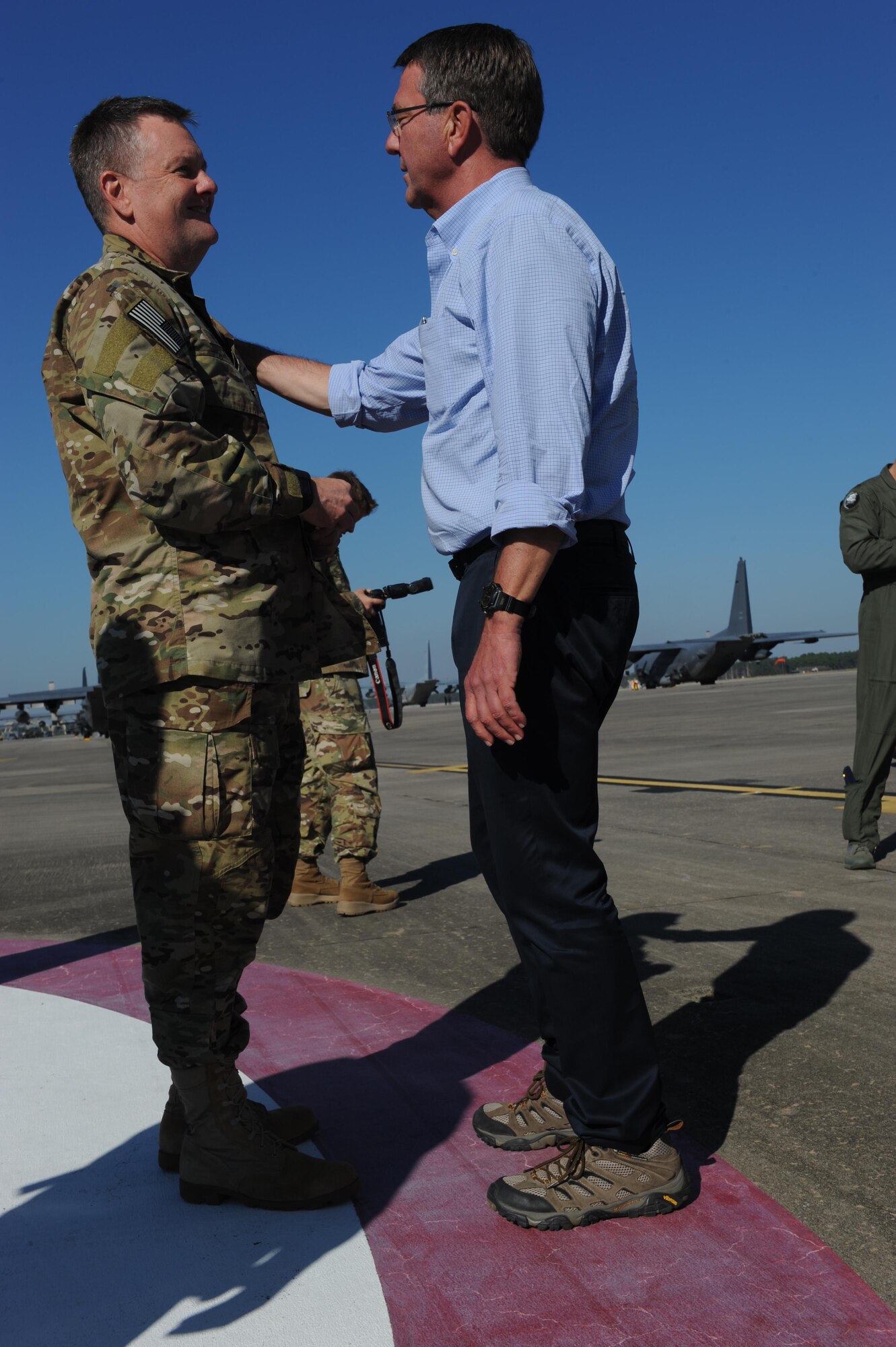 Secretary of Defense Ash Carter bids farewell to Lt. Gen. Brad Webb, commander of the Air Force Special Operations Command, prior to departing Hurlburt Field, Fla., Nov 17, 2016. Carter visited with Air Force Special Operations Command Air Commandos, participated in a Joint Assault Force with Special Tactics teams and flew on a CV-22 during his visit to Hurlburt Field, Fla. (U.S. Air Force photo by Staff Sgt. Kentavist Brackin)