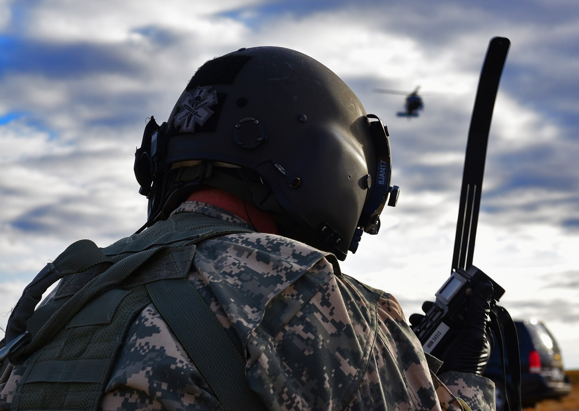 A soldier from the South Dakota National Guard’s Company C, 1st Battalion, 189th Aviation Regiment, radios for extraction from a simulated crash site near Belle Fourche, S.D., Nov. 16, 2016. Various air and ground units coordinated the rescue as part of Exercise Combat Raider 1701. (U.S. Air Force photo by Airman 1st Class James L. Miller) 