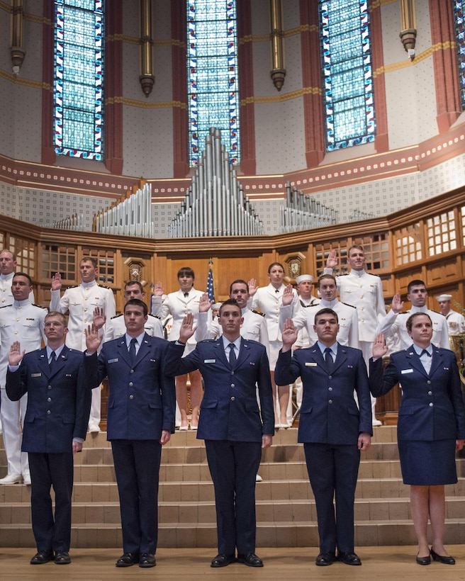 Air Force and Navy ROTC students recite an oath during a commissioning ceremony led by Defense Secretary Ash Carter at Yale University in New Haven, Conn., May 23, 2016. DoD photo by Air Force Senior Master Sgt. Adrian Cadiz