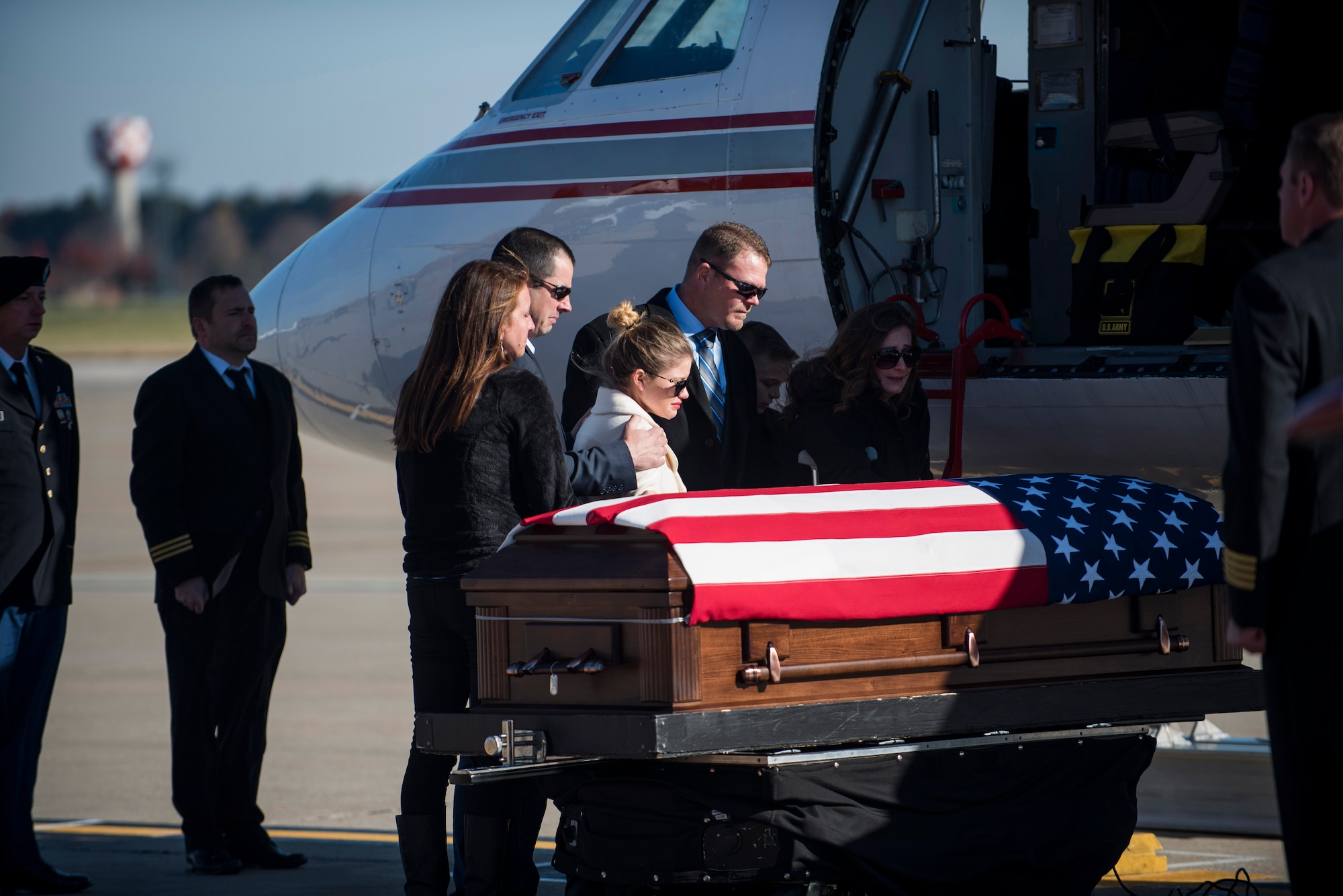 The family of Pfc. Tyler Iubelt react to seeing his coffin during a dignified transfer ceremony 21 Nov., 2016, at Scott Air Force Base, Illinois. Iubelt passed away on 12 Nov. while deployed to Bagram, Afghanistan. (U.S. Air Force photo by Staff Sgt. Clayton Lenhardt)