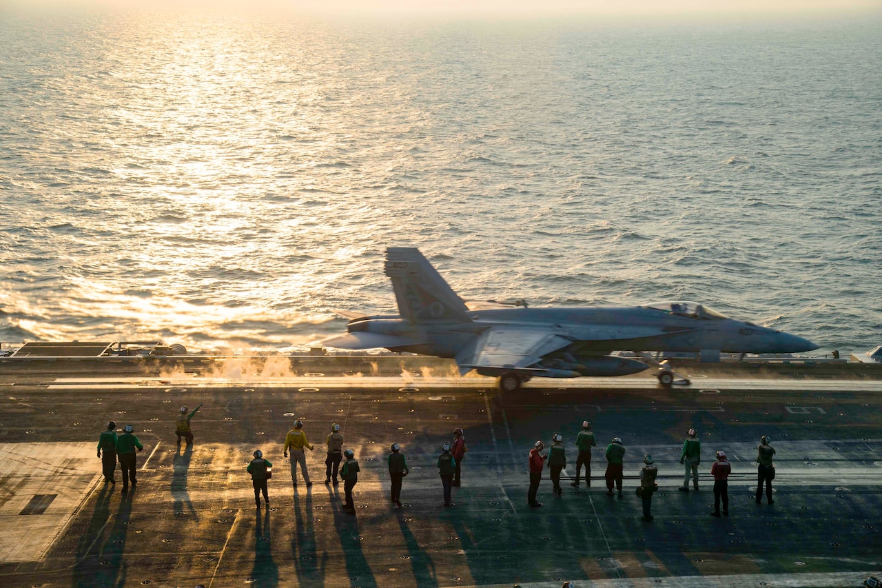 161119-N-QI061-114



ARABIAN GULF (Nov. 19, 2016) An F/A-18E Super Hornet assigned to the Gunslingers of Strike Fighter Squadron (VFA) 105 launches from the flight deck of the aircraft carrier USS Dwight D. Eisenhower (CVN 69) (Ike). Ike and its Carrier Strike Group are deployed in support of Operation Inherent Resolve, maritime security operations and theater security cooperation efforts in the U.S. 5th Fleet area of operations. (U.S. Navy photo by Petty Officer 3rd Class Nathan T. Beard)