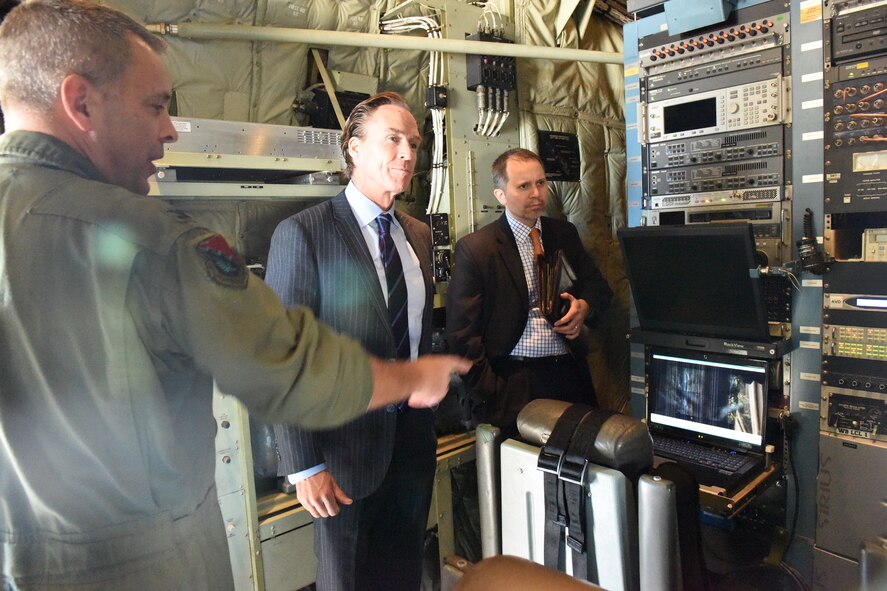 Lt. Gov. Mike Stack, center, visits with 193rd Special Operations Wing Commander Col. Mike Cason, to get an up-close look at the capabilities of the unit, Middletown, Pennsylvania, Nov. 17, 2016. Lt. Gov. Stack, Pennsylvania’s 33rd lieutenant governor, is a former captain in the Pennsylvania Army National Guard. (U.S. Air Force Photo by Master Sgt. Culeen Shaffer/Released)