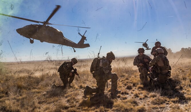 A tactical air control party from the 13th Air Support Operations Squadron at Fort Carson, Colo., prepares for helicopter extraction from the 4th Combat Aviation Brigade to Nov, 10 2016. (U.S. Air Force photo by Master Sgt. Baumgartner)
