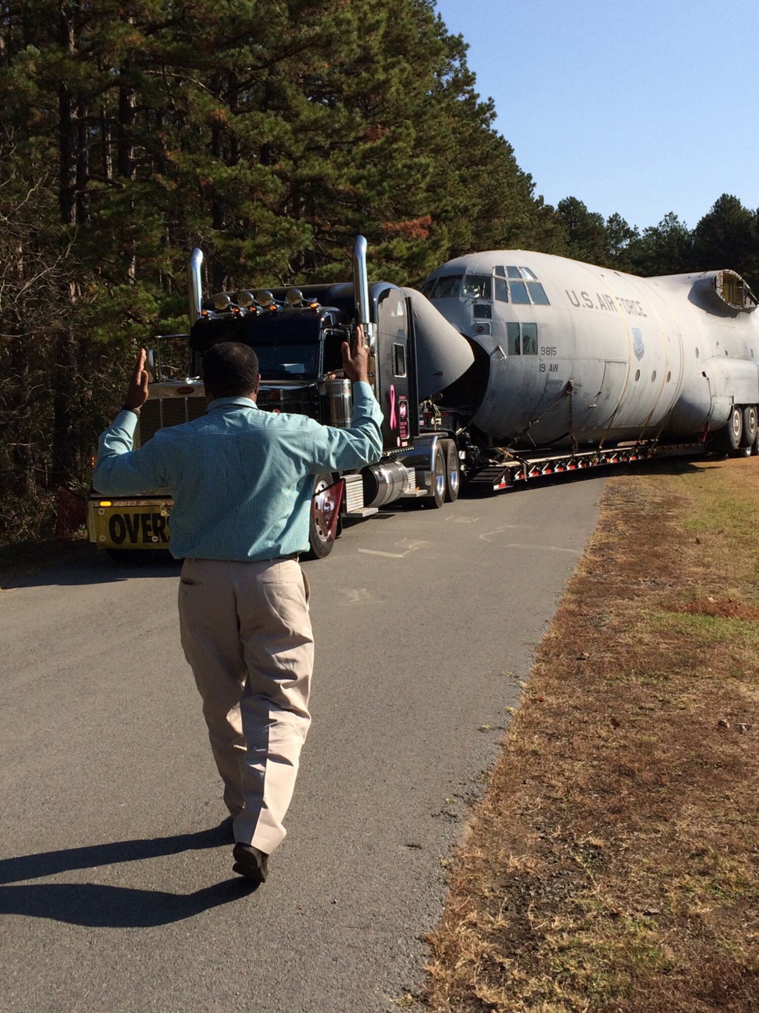 Willie Goodwin, 19th Maintenance Group Engineering and technical services specialist, marshals the final C-130E, Tail No. 9815, off Little Rock Air Force Base, Ark. Nov. 11, 2016. The aircraft retired Dec. 9, 2011, after a tornado damaged the right wing of a C-130H. Despite the E model being in good condition, its right wing was given to the C-130H which had less flying hours. (Courtesy photo by Lt. Col. Elizabeth Clay)