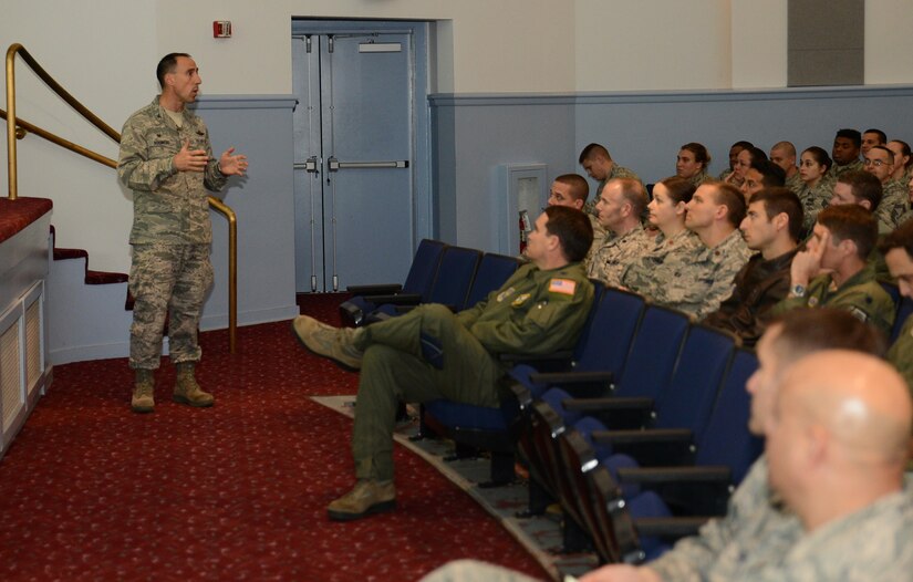 62nd Airlift Wing Commander conducts Commanders Calls > Team McChord ...