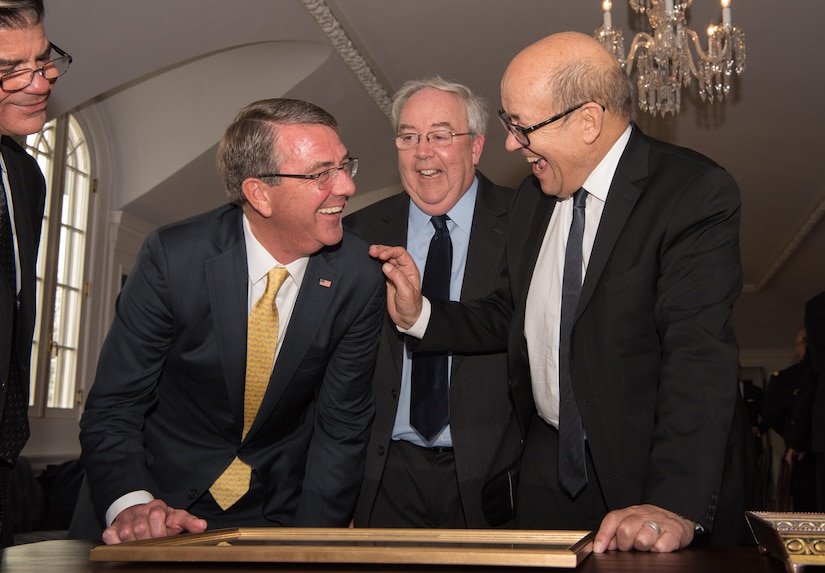 Defense Secretary Ash Carter signs the guestbook at DAR Constitution Hall in Washington during a meeting with France’s defense minister, Jean-Yves Le Drian, Nov. 28, 2016. DoD photo by Army Sgt. Amber I. Smith