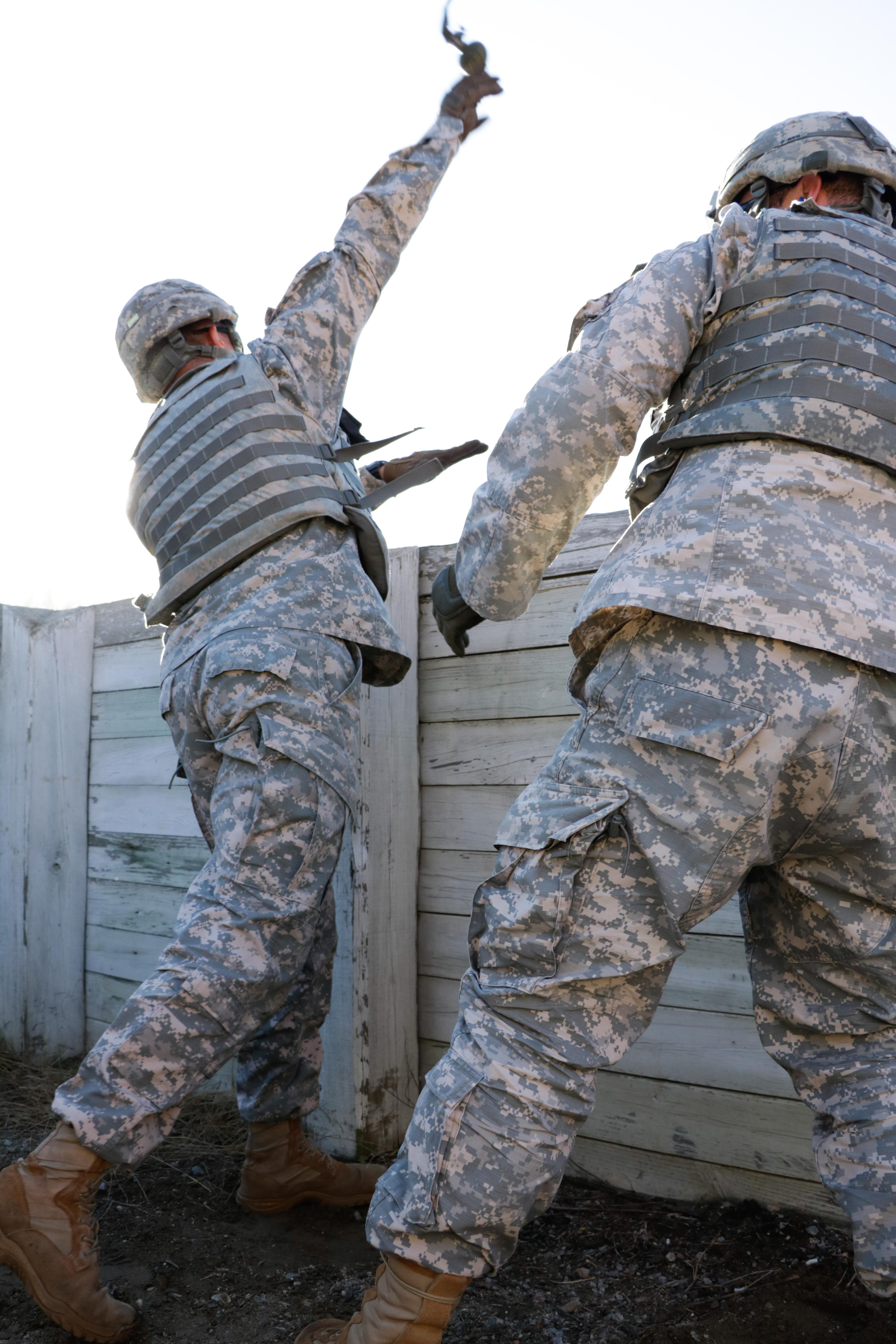Pulling the pin Soldiers qualify with grenades