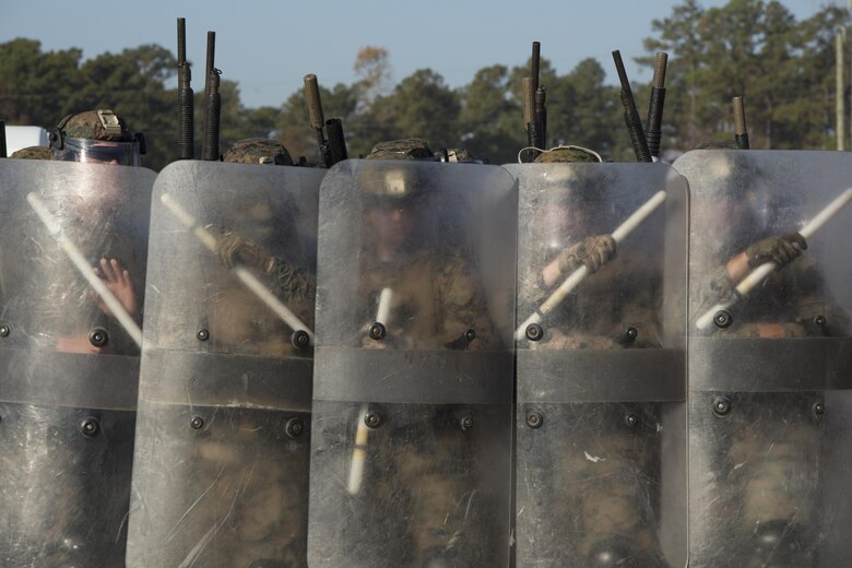 Shield Line: 3/6 learns riot control > FLEET MARINE FORCE, ATLANTIC ...