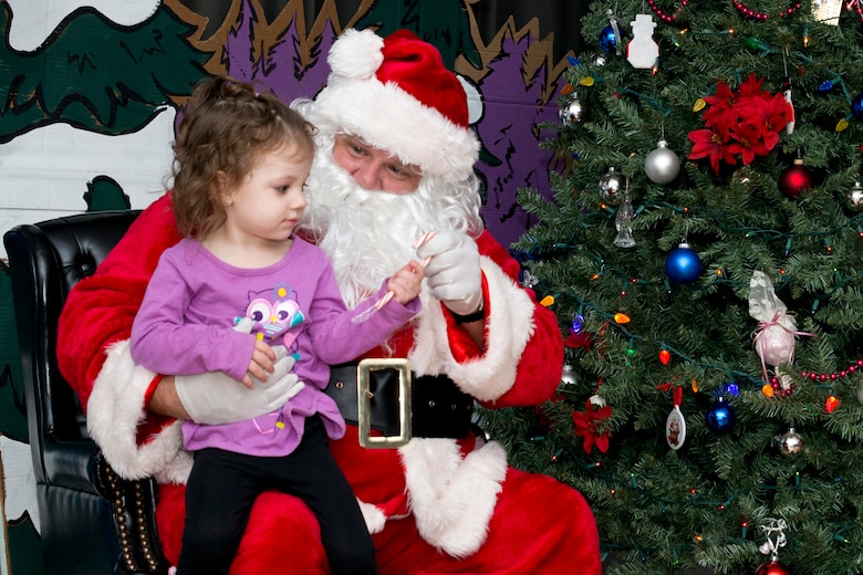 Santa Visits Little Rock Afb 913th Airlift Group Article Display