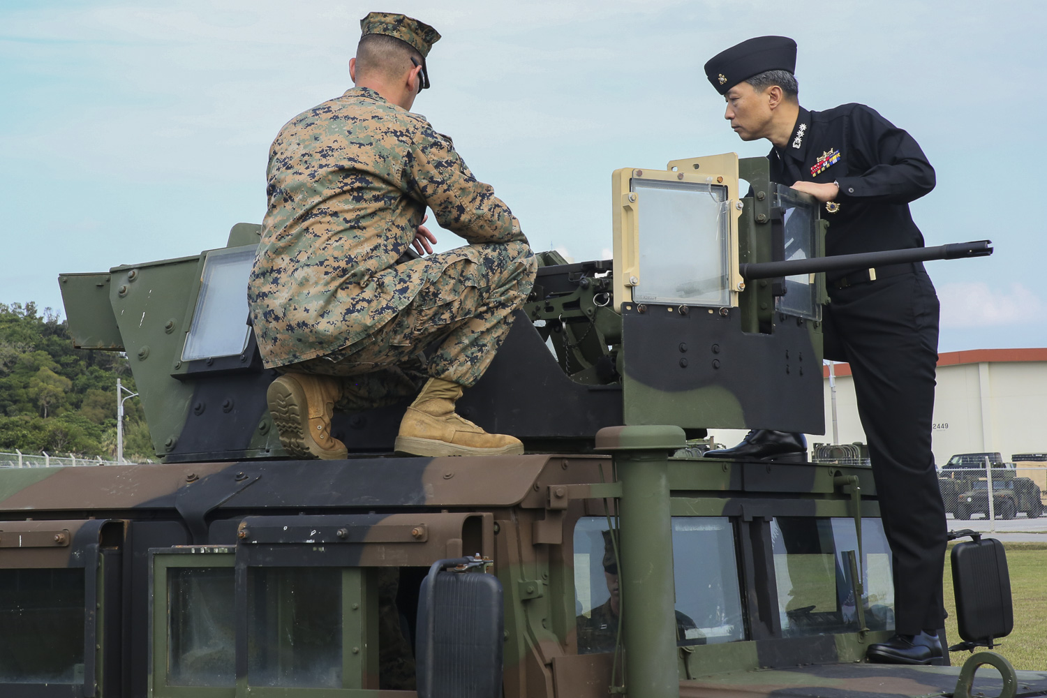 31st-meu-marines-demonstrate-a-static-display-to-republic-of-korea