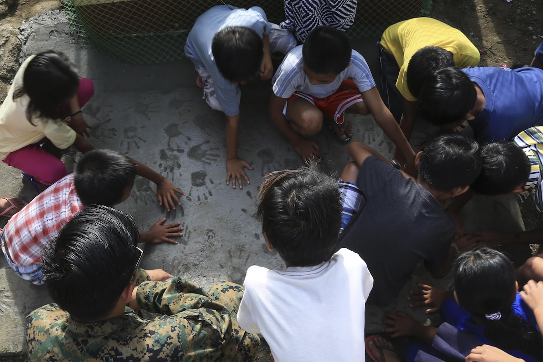 A U.S. Navy corpsman with 3d Marine Logistics Group, III Marine Expeditionary Force, asks students from San Vincente Elementary School to find their hand during the engineering civic assistance project for Philippine Amphibious Landing Exercise 33 (PHIBLEX), Sept. 28, 2016. PHIBLEX 33 is an annual U.S.-Philippine military bilateral exercise that combines amphibious capabilities and live-fire training with humanitarian civic assistance efforts to strengthen interoperability and working relationships. (U.S. Marine Corps photo by MCIPAC Combat Camera Cpl. Allison Lotz/Released)