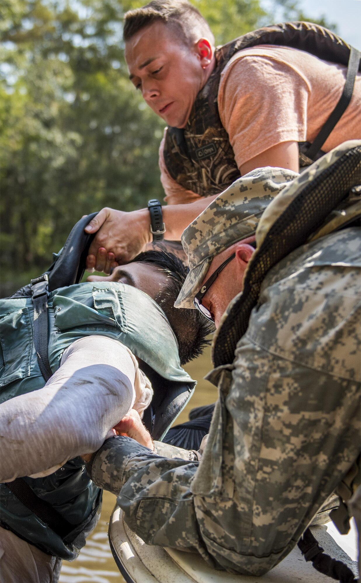 6th Ranger Training Battalion Soldiers pull a simulated victim into their boat during a mass casualty exercise Sept. 28 at Eglin Air Force Base, Fla.  Three groups of Soldiers in zodiac boats encountered a simulated civilian and Army boat crash.  The Soldiers acted as first responders to triage the victims, coordinate to receive help and get the wounded to local emergency technicians.  (U.S. Air Force photo/Samuel King Jr.)  