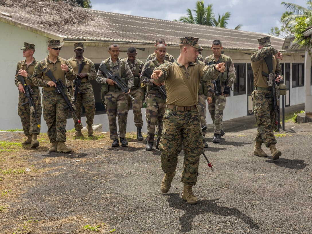 TARAVAO, Tahiti – U.S. Marine Cpl. Cody Sprouse, a combat engineer with Combat Engineer Platoon, Task Forces Koa Moana 16-4, instructs French forces on urban operations before integrating teams with Americans in Taravao, Tahiti,  Sept. 23, 2016. American and French forces worked together to build partnership and learn from each other’s tactics. (U.S. Marine Corps photo by Lance Cpl. Quavaungh Pointer)
