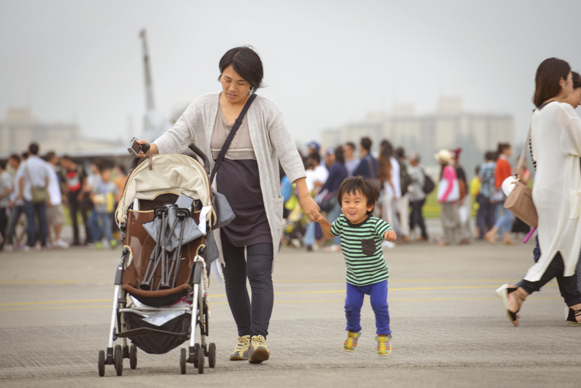 Festivalgoers explore the flight line during the 2016 Japanese-American Friendship Festival at Yokota Air Base, Japan, Sept. 17, 2016. The festival gives community members a chance to come onto Yokota to see static aircraft, witness military demonstrations, learn about the capabilities and training done at Yokota and to meet with the US and Japan Self-Defense Force members who work and live here. (U.S. Air Force photo by Airman 1st Class Elizabeth Baker/Released)