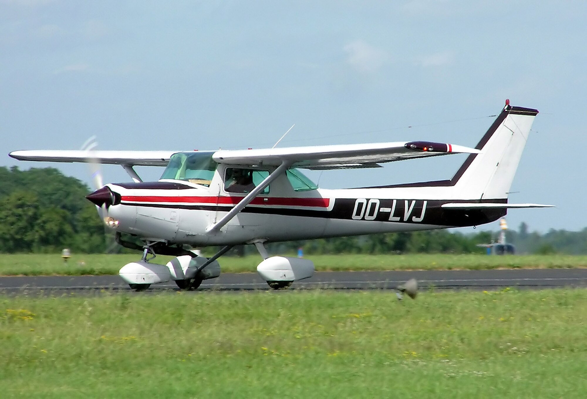 A Cessna 152 is a two-seat airplane commonly used for flight training. (Courtesy photo by Adrian Pingstone)
